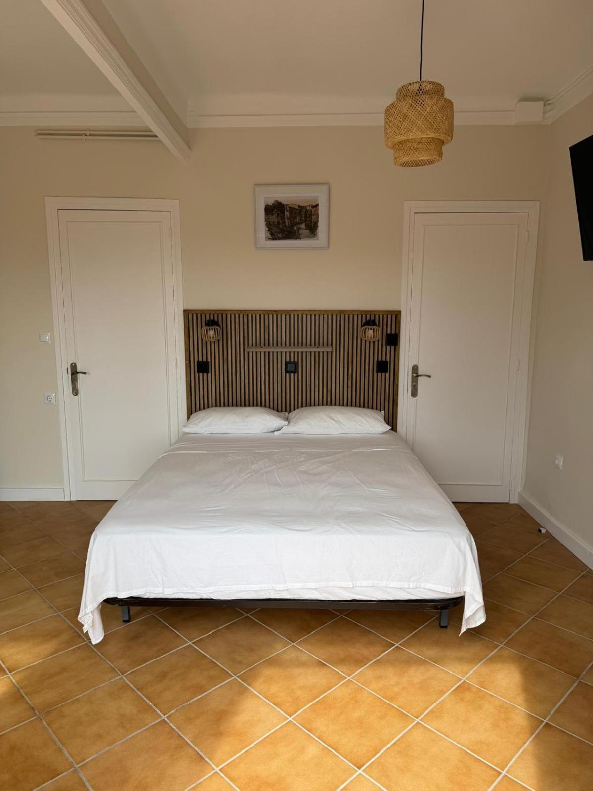 Hostal Restaurant Casa Comaulis La Vajol Bagian luar foto