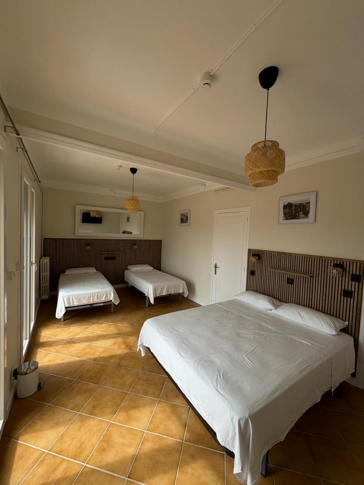 Hostal Restaurant Casa Comaulis La Vajol Bagian luar foto