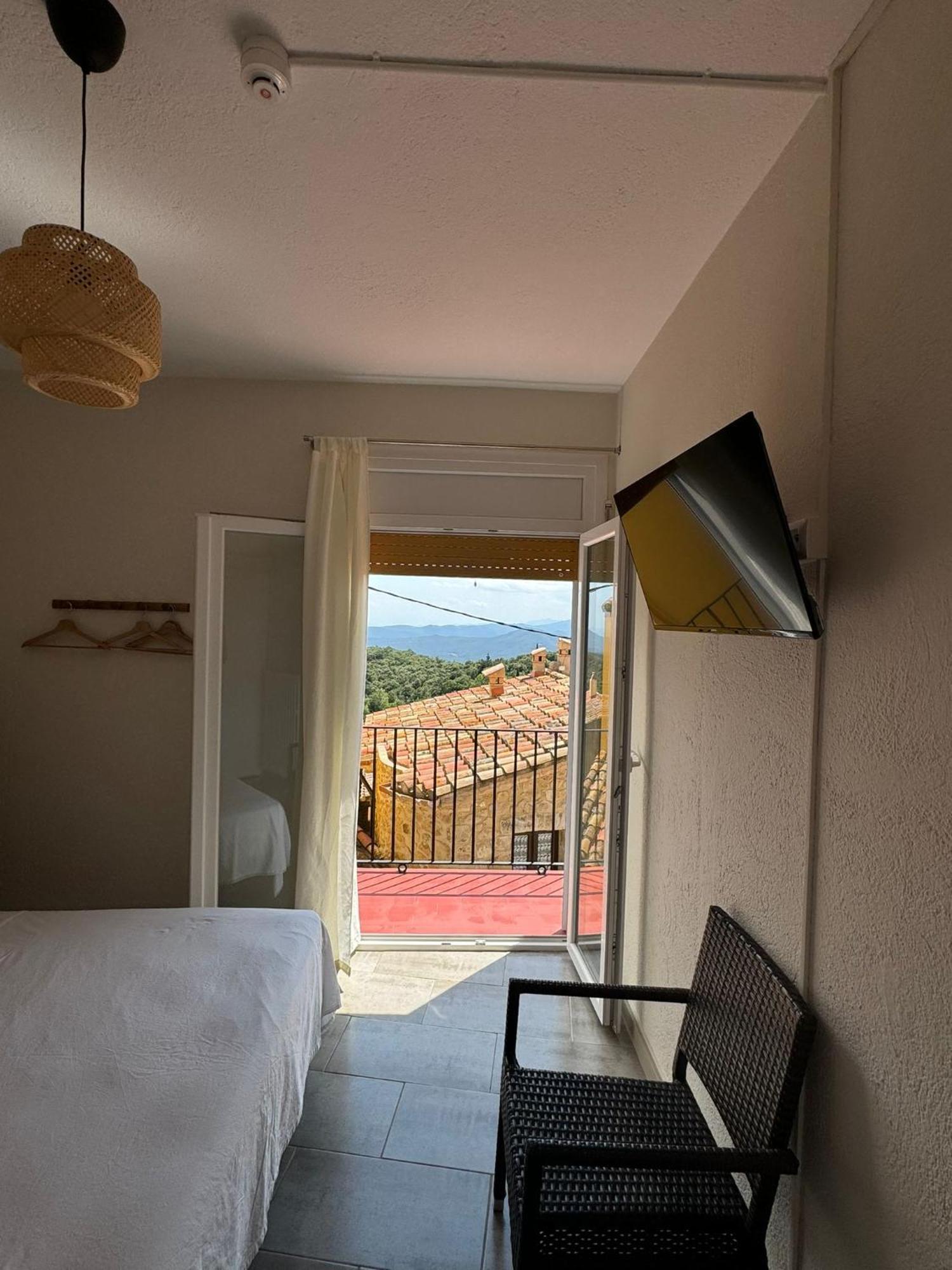 Hostal Restaurant Casa Comaulis La Vajol Bagian luar foto