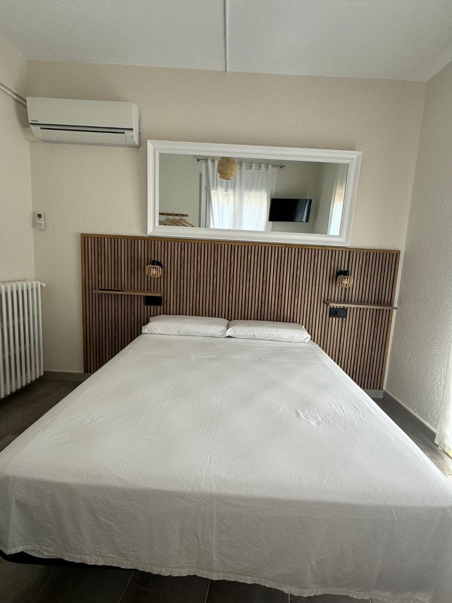 Hostal Restaurant Casa Comaulis La Vajol Bagian luar foto