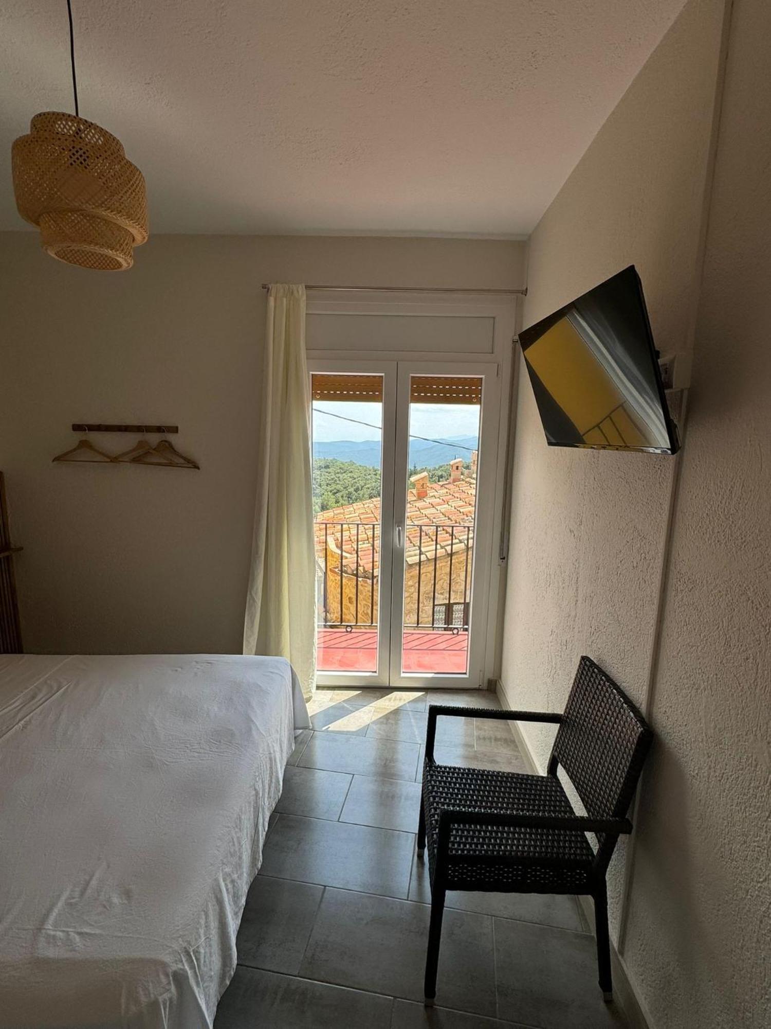 Hostal Restaurant Casa Comaulis La Vajol Bagian luar foto