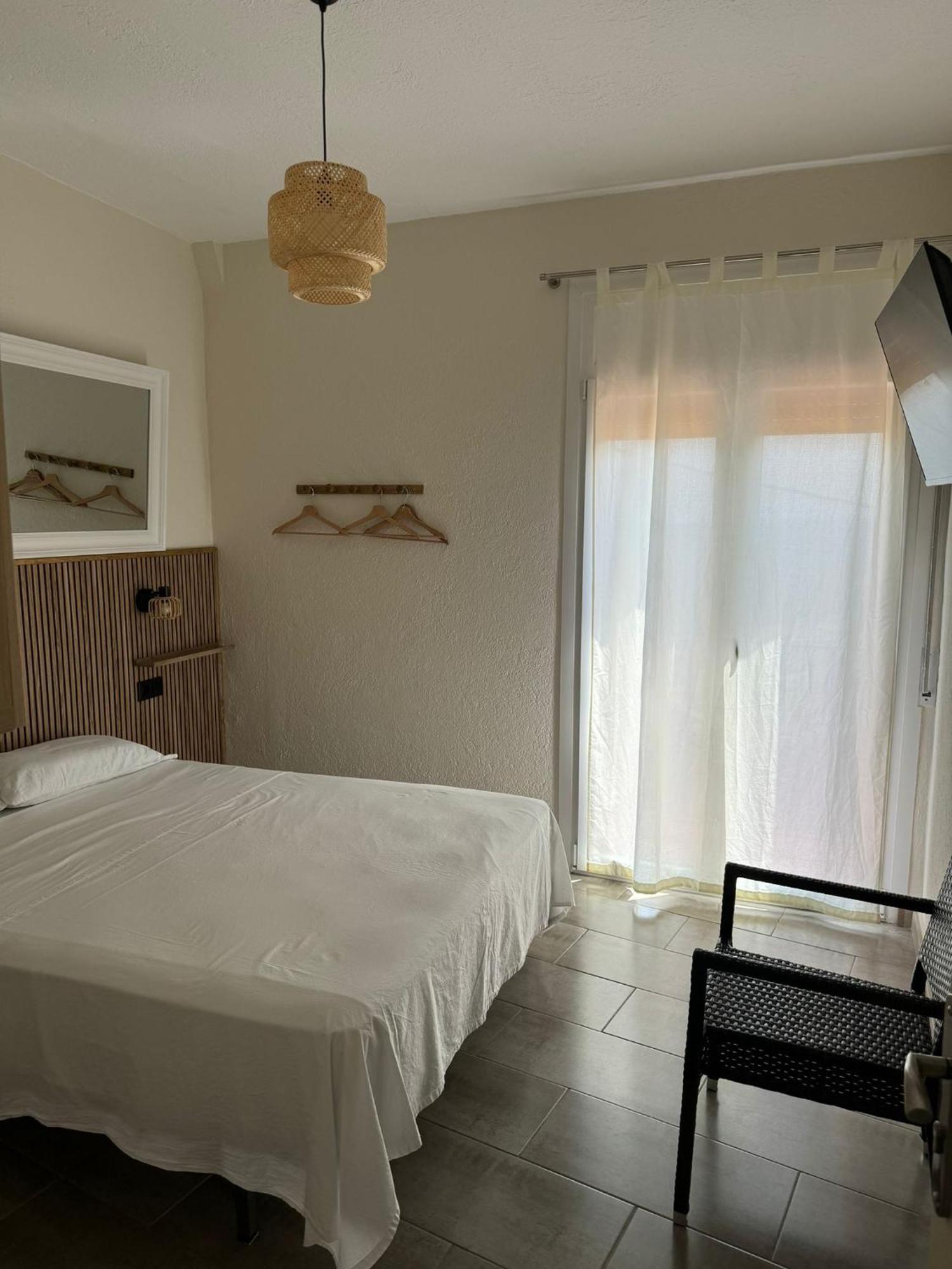 Hostal Restaurant Casa Comaulis La Vajol Bagian luar foto